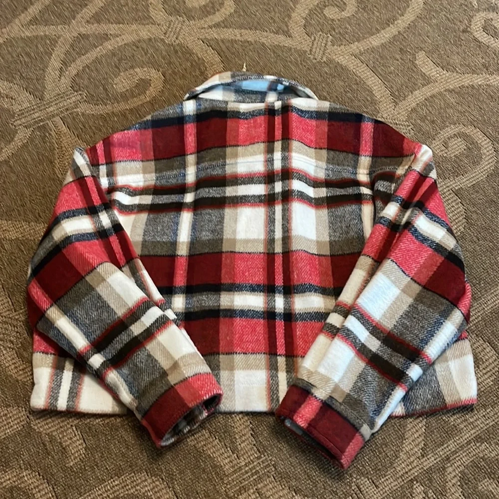 Zara ladies flannel jacket / over shirt. No tags but never worn. CUTE AF!